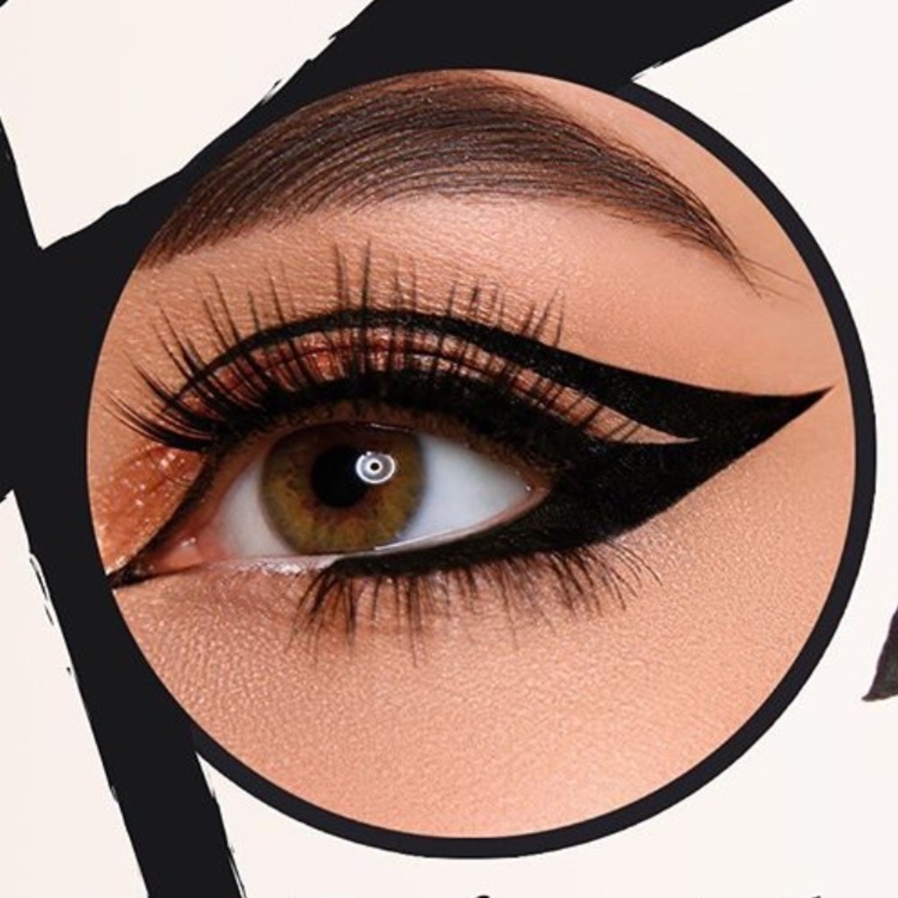 Red lipgloss-liquid eyeliner-eyelashes - Picture 5 of 6